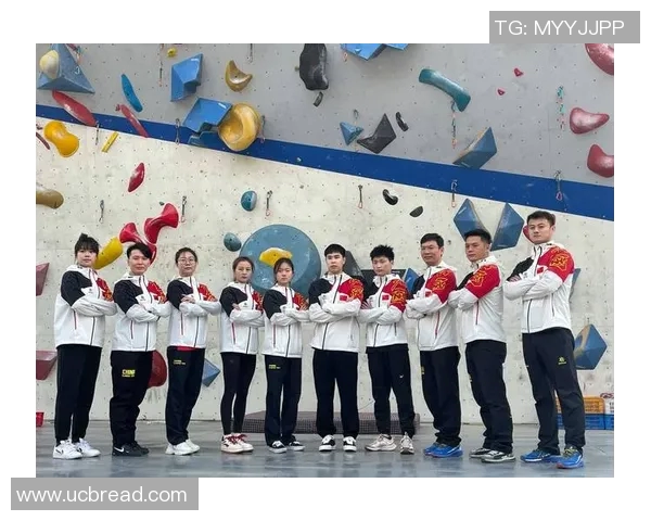 成都攀岩队团队协作能力大幅提升再创佳绩引领攀岩新风潮