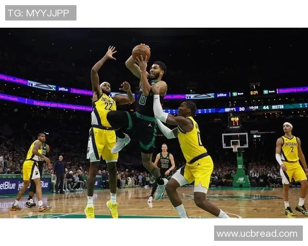 活塞与步行者激战四月二日NBA赛场精彩瞬间回顾